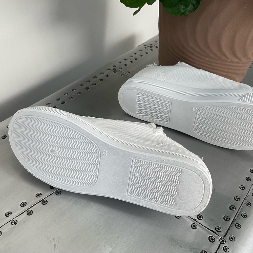 NEW White Canvas Sneakers - Picture 6 of 7